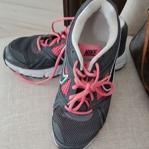 Nike Women's Athletic Shoes in Gray and Pink
